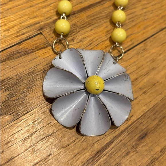 Handmade • upcycled tin daisy 🌼 beaded necklace - Picture 2 of 4